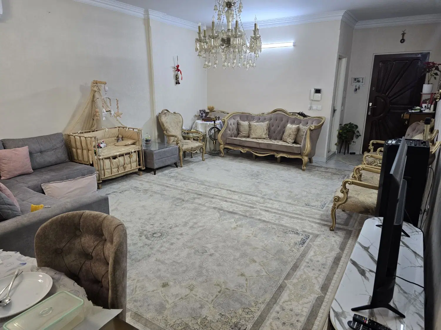 آپارتمان ۷۸ متری با پارکنیگ و انباری