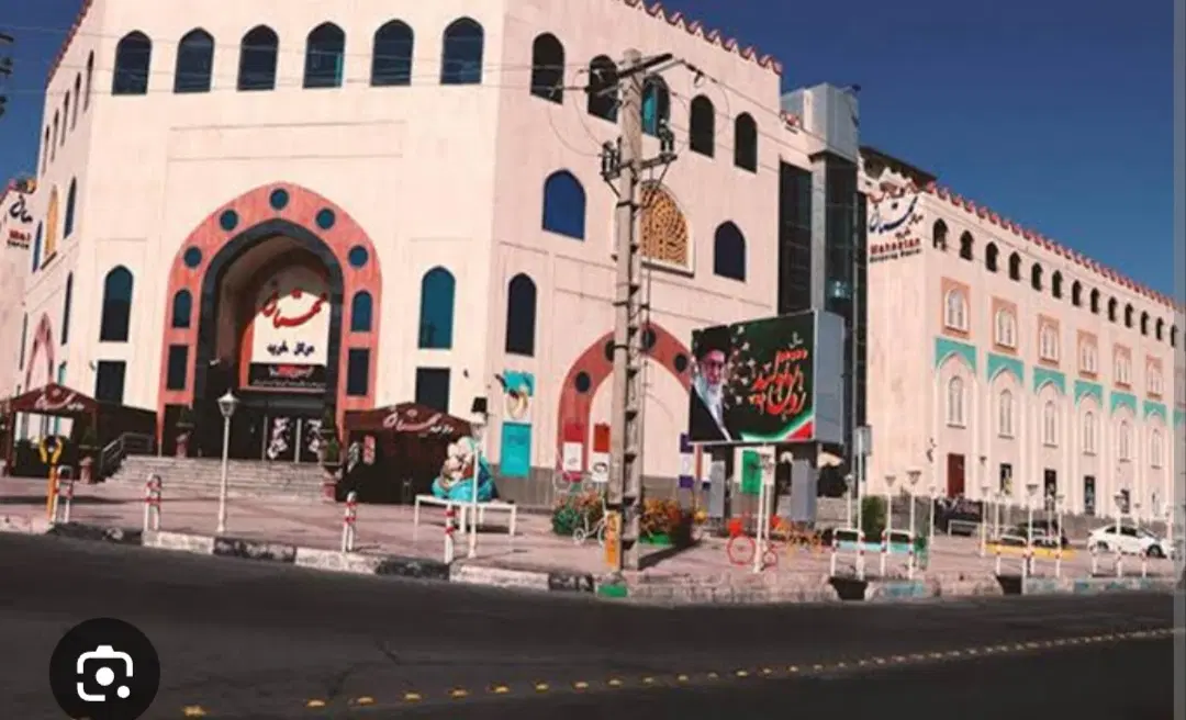 ۲۸ متر مغازه در هشت ضلعی همکف مجتمع خرید مهستان