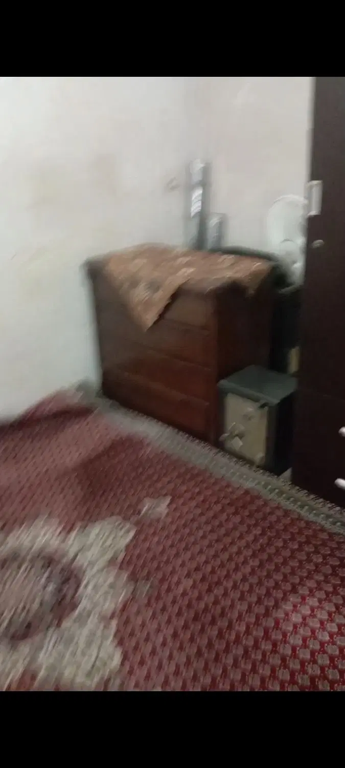 یک واحد آپارتمان قدیمی ۵۵ متری یک خوابه