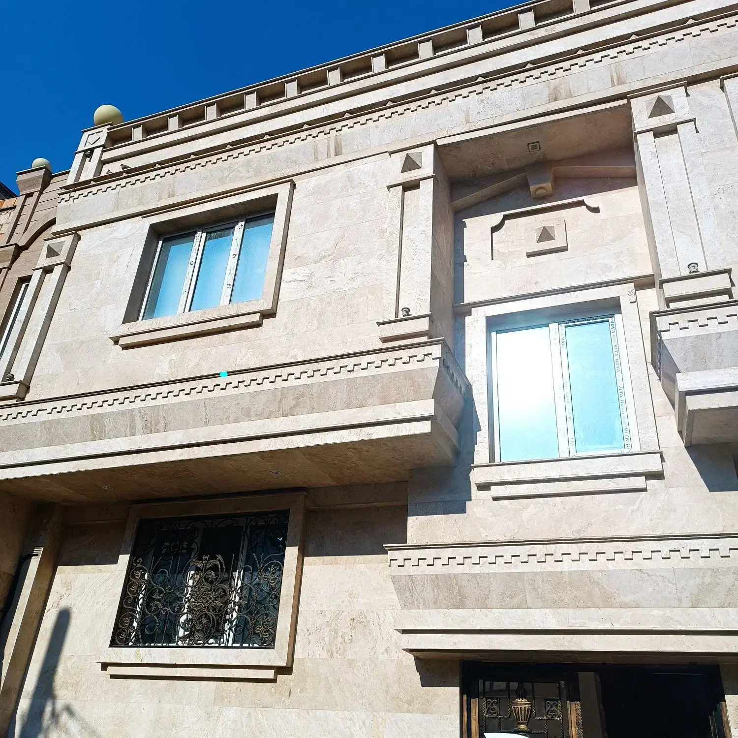 ملکیت میدان ساعت چهار واحد مجزا