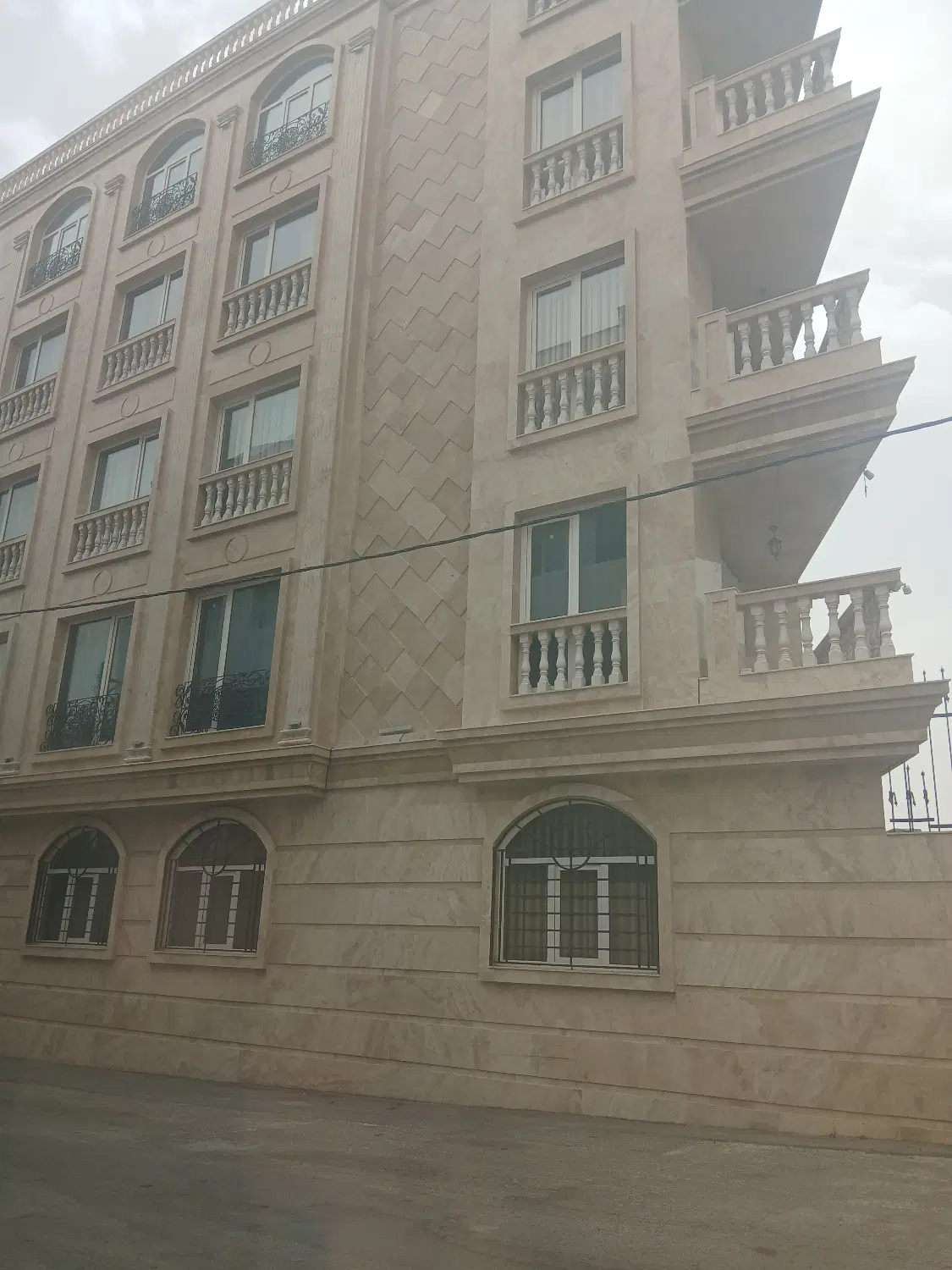 آپارتمان خیابان معلم