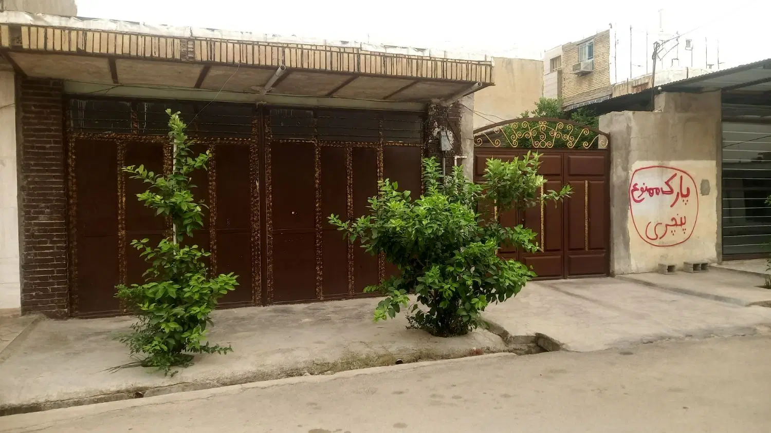رهن و اجاره منزل مسکونی و دو باب مغازه تجاری