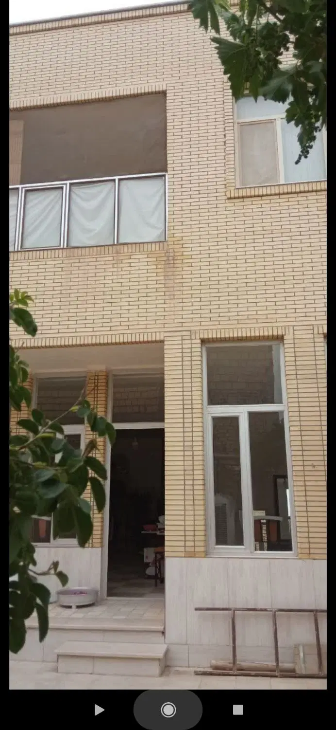 خانه دو طبقه خیابان بهار