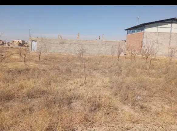 زمین در آخولا ۵۰۰ متر