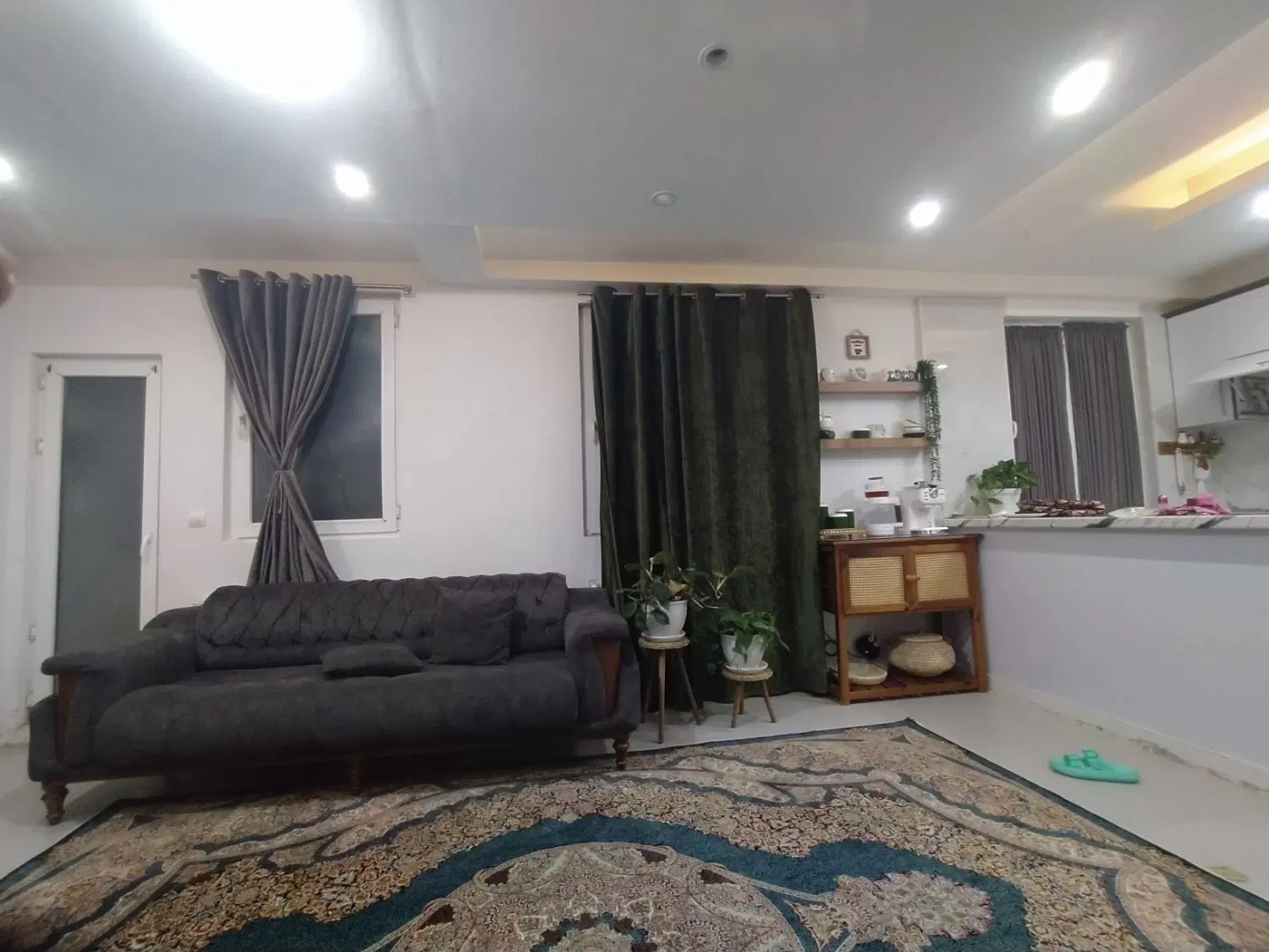 واحد 830متری تر تمیز با قیمت مناسب ، فروش فوری