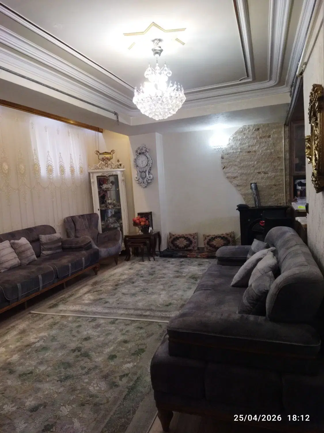 آپارتمان نقلی لطفا بعدساعت13_30زنگ بزنیدجهت بازدید
