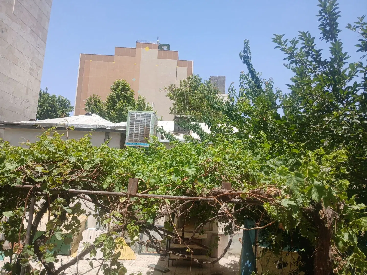 منزل ویلایی قدیمی ساز در آیت الله بهجت