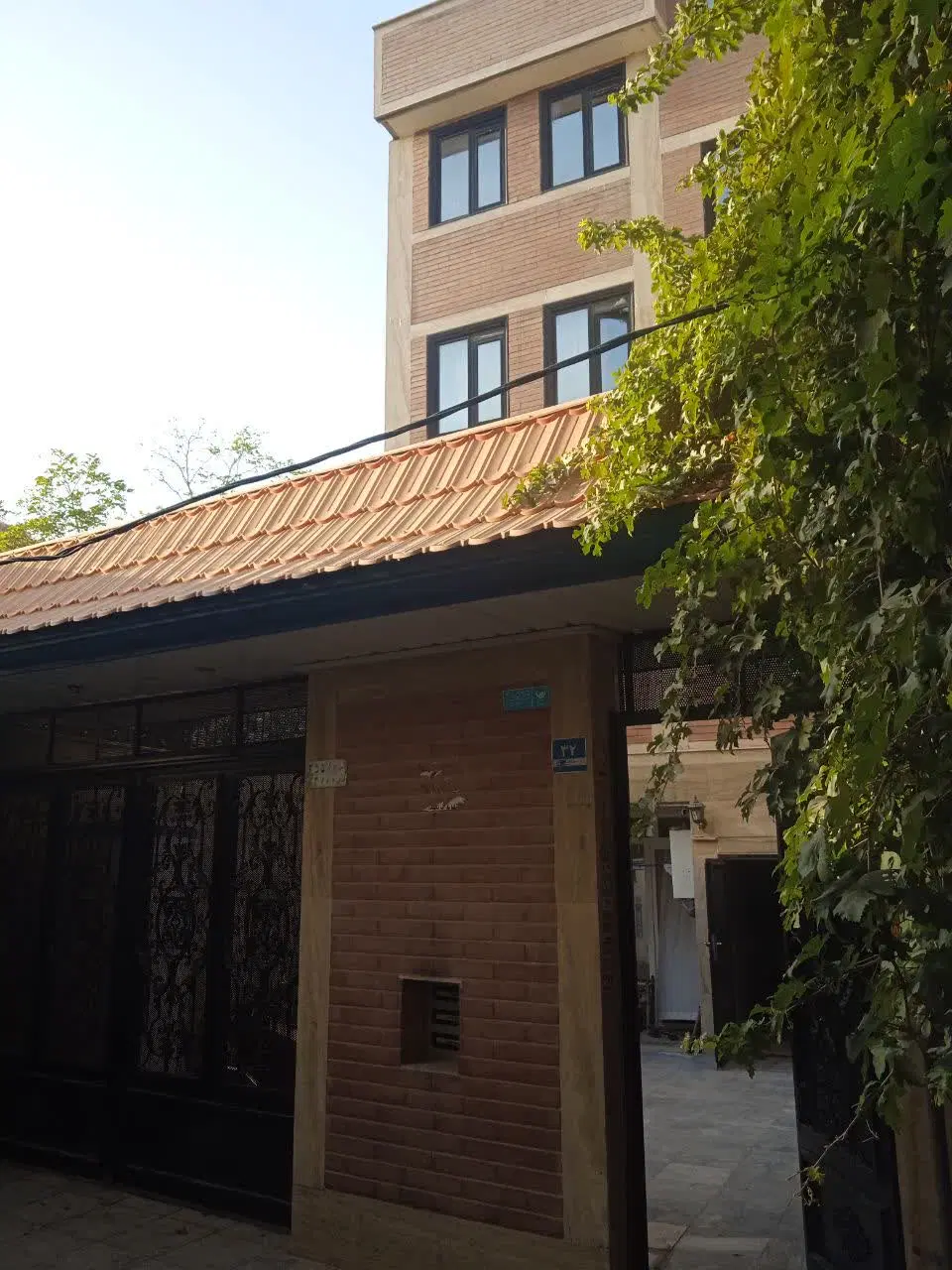 یه واحد ۱۲۰ متری