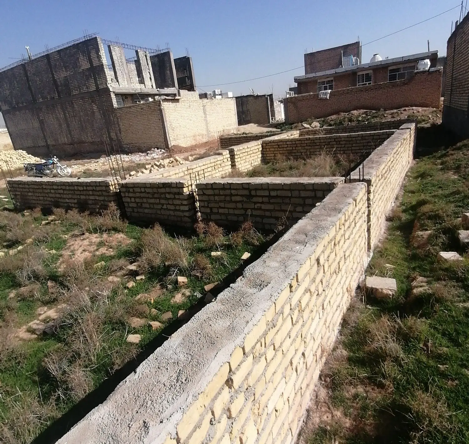 زمین مثنی شده132متری درب حیاط