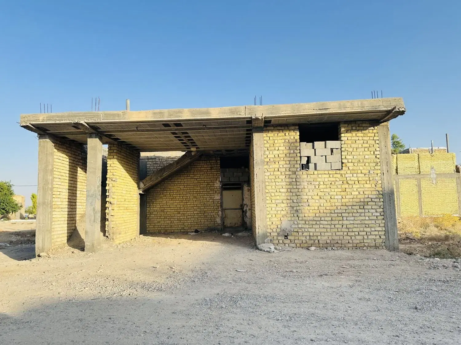 ساختمان نیمه ساز