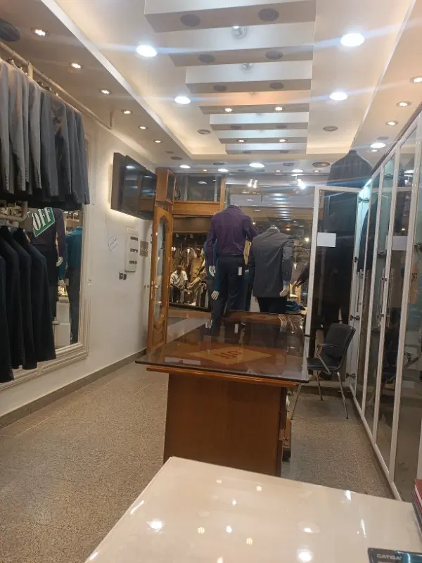 مغازه شریعتی جنوبی بازاربزرگ ارک طبقه پایین پ3