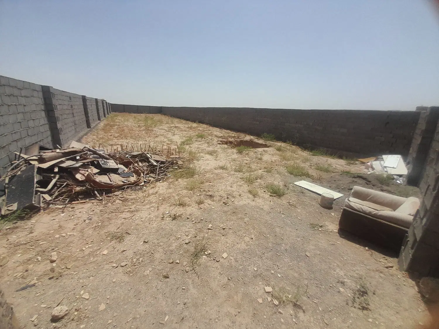 زمین دیوار کشی واقع در مجاورت مشهدروستای برزش آباد