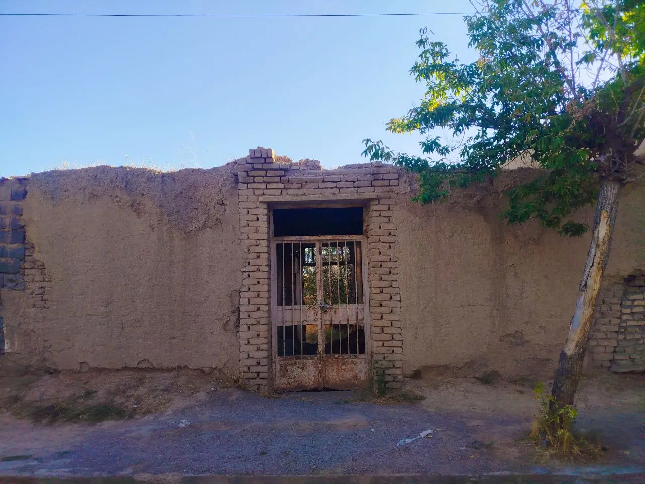 زمین تجاری در 24متری هاتف بعد از چهارراه دوم
