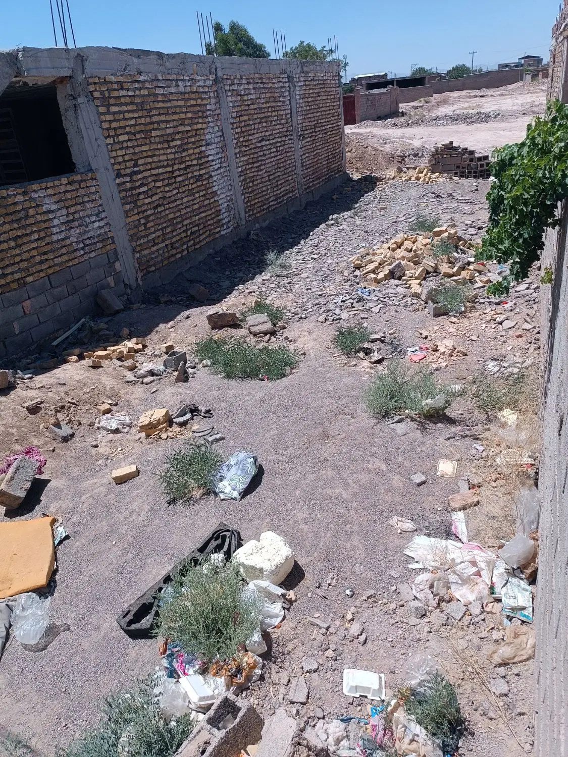 زمین فروشی