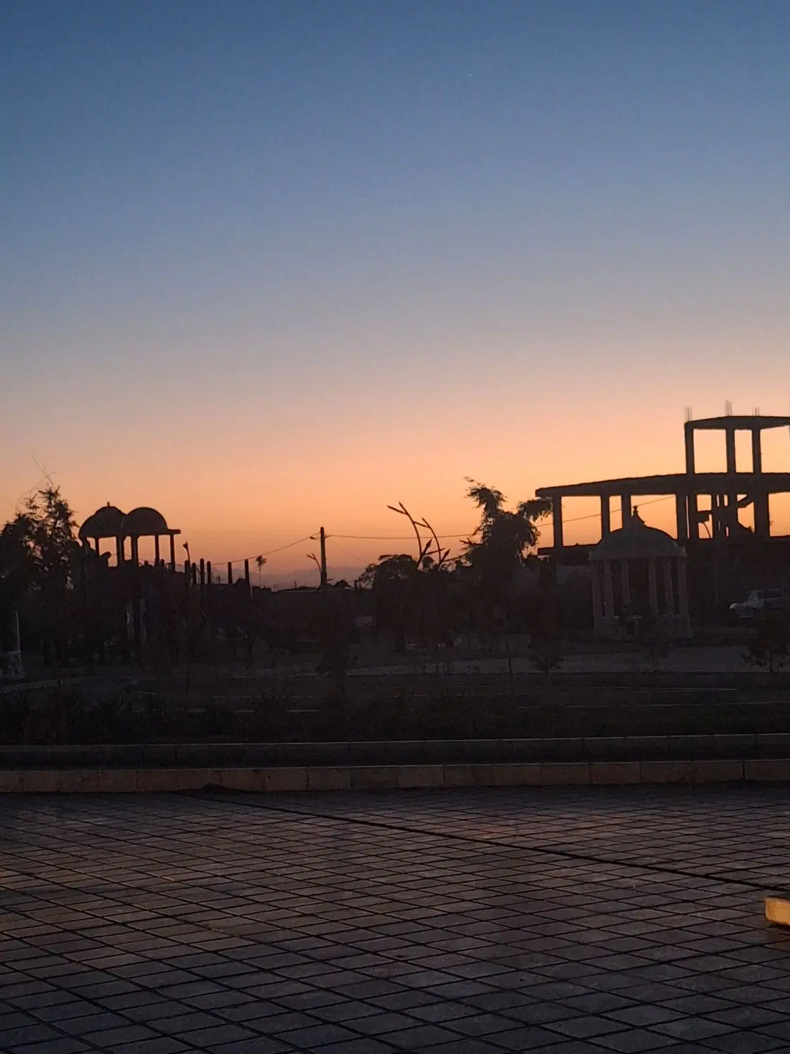 فروش خانه‌خیابان زنبق