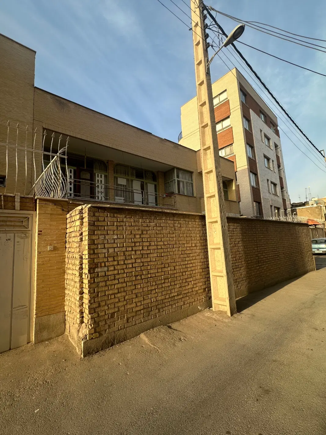 ویلایی کلنگی دو طبقه  سه نبش