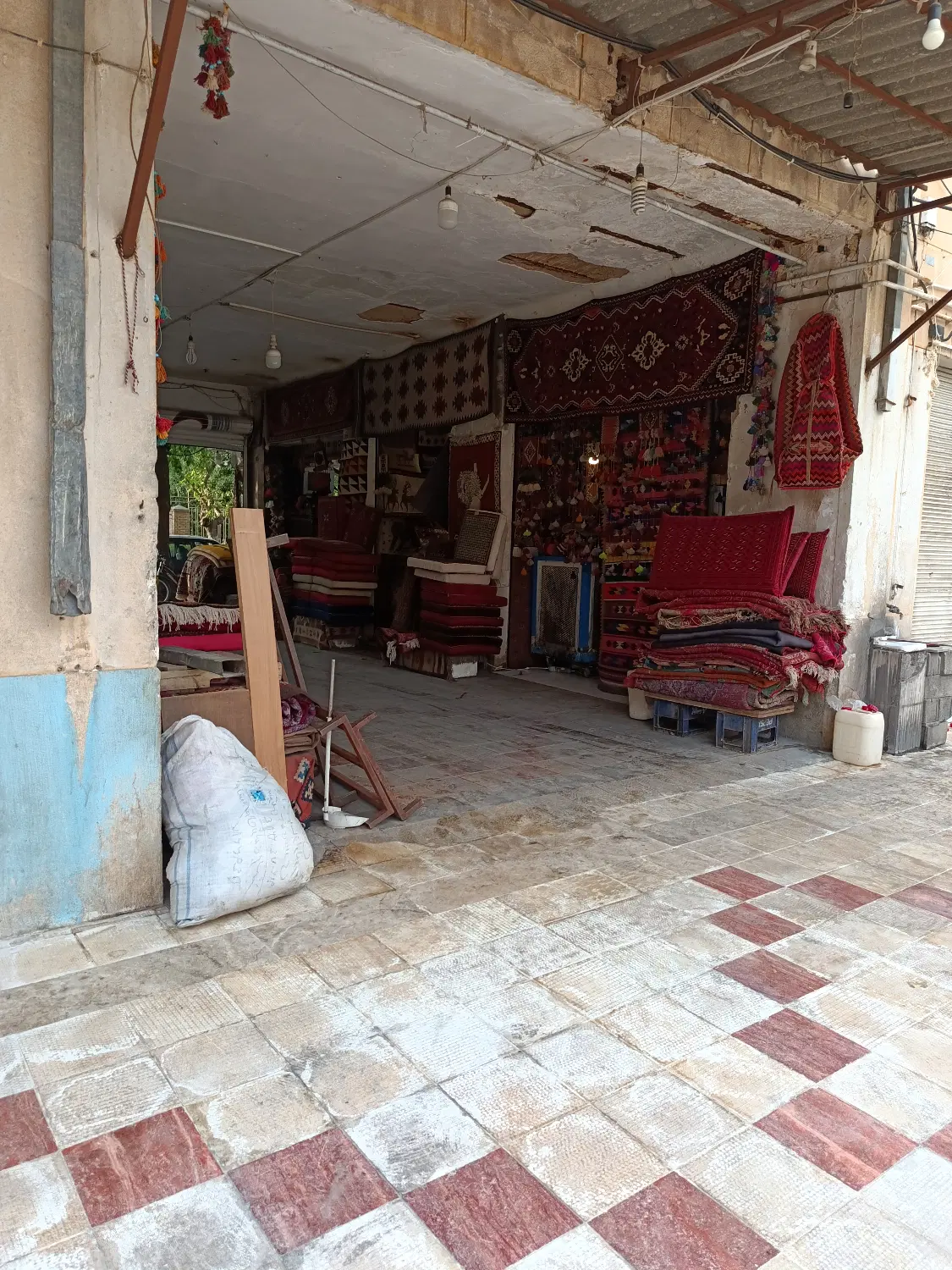مغازه فروشی