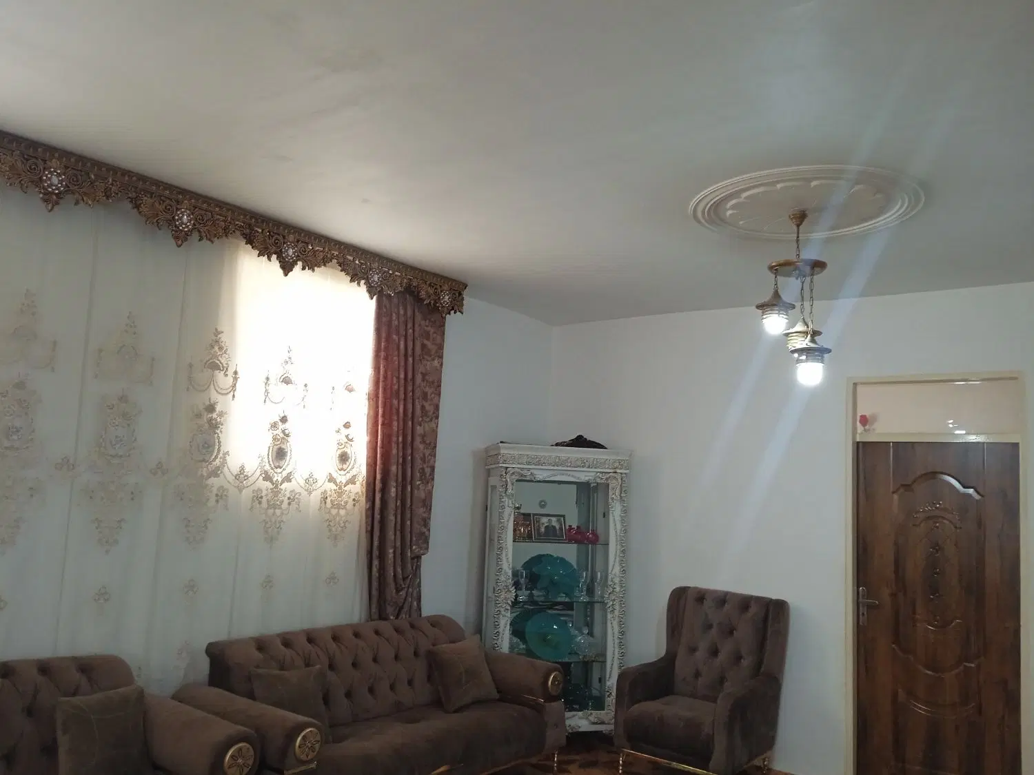 حیاط دو نبش ۲۲۰متری