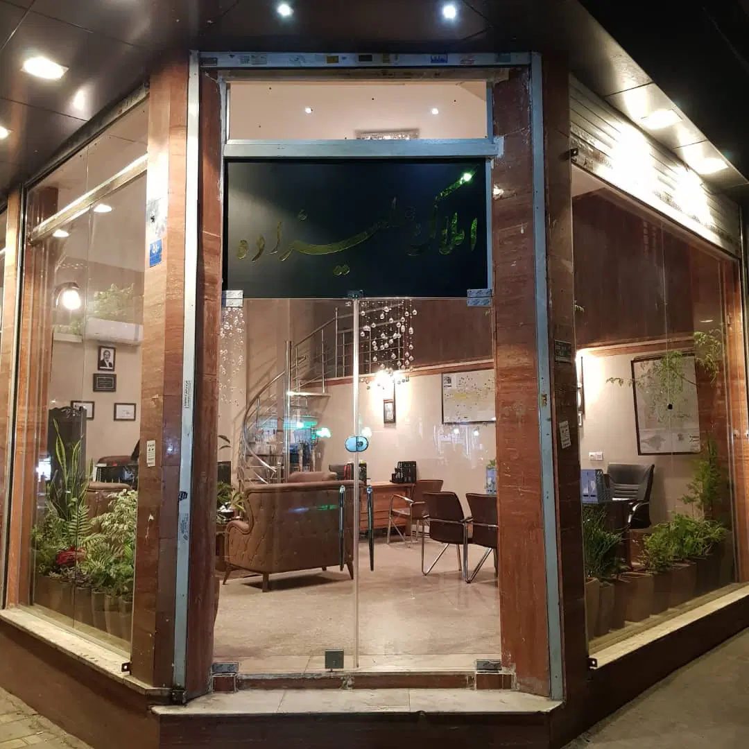 تجاری ملکیت ۹۰ متر۴دهنه بر ۲۰ متری نامجو