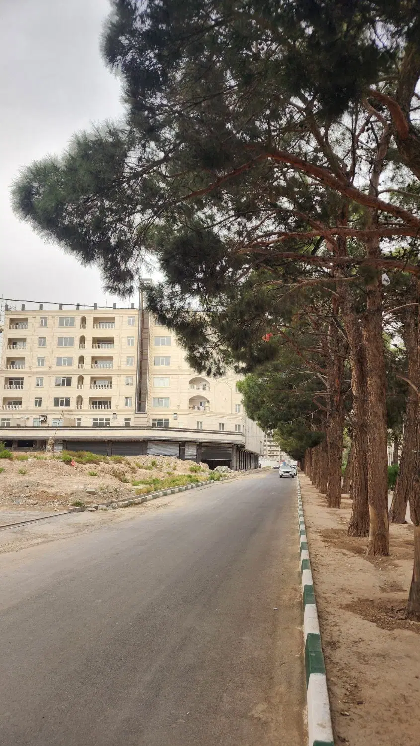 ۴۰متر تجاری بهر چهارباغ زمین تکی تجاری