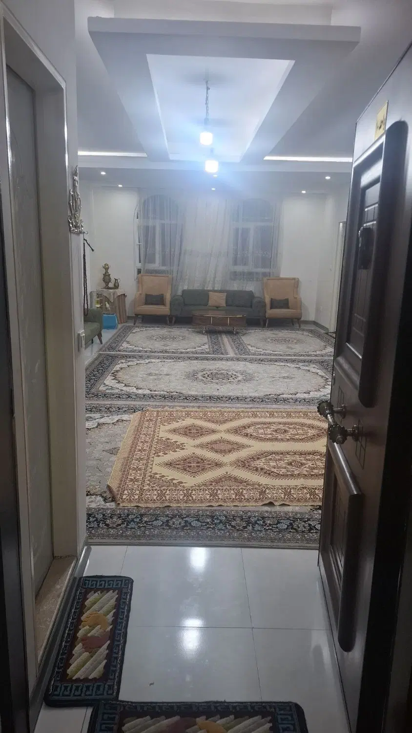 واحد ۹۸ متری خادم آباد