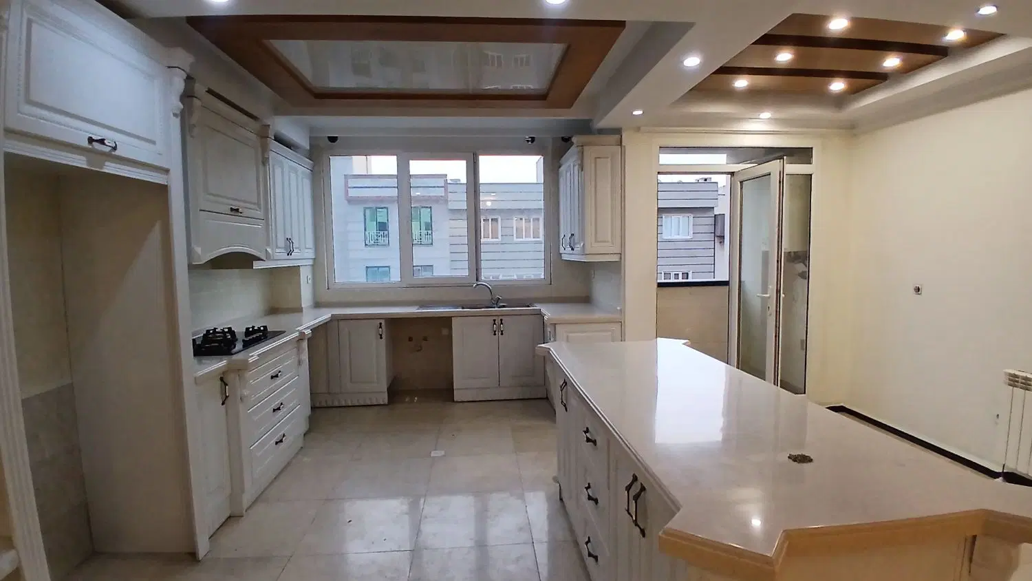 ۱۴۰مترسه خوابه_دوپارکینگ_سکونت چندساله_تاپ لوکیشن