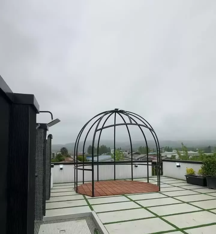 مدرن ملوس استخردار_ گاردن حرفه ای رو به جنگل