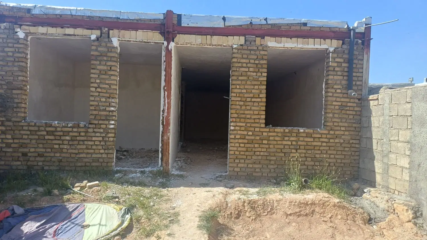 خانه نیمه ساز