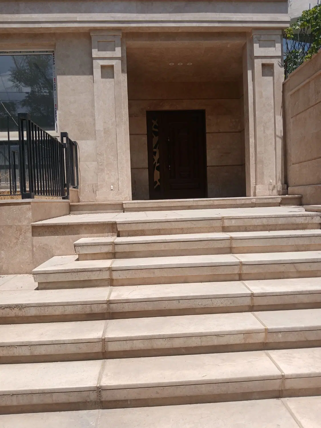 آپارتمان اقبال تک واحدی