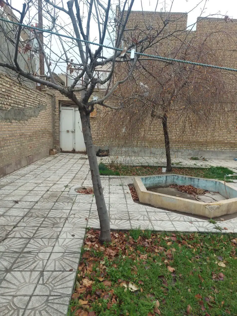حیاط بزرگ در مرند