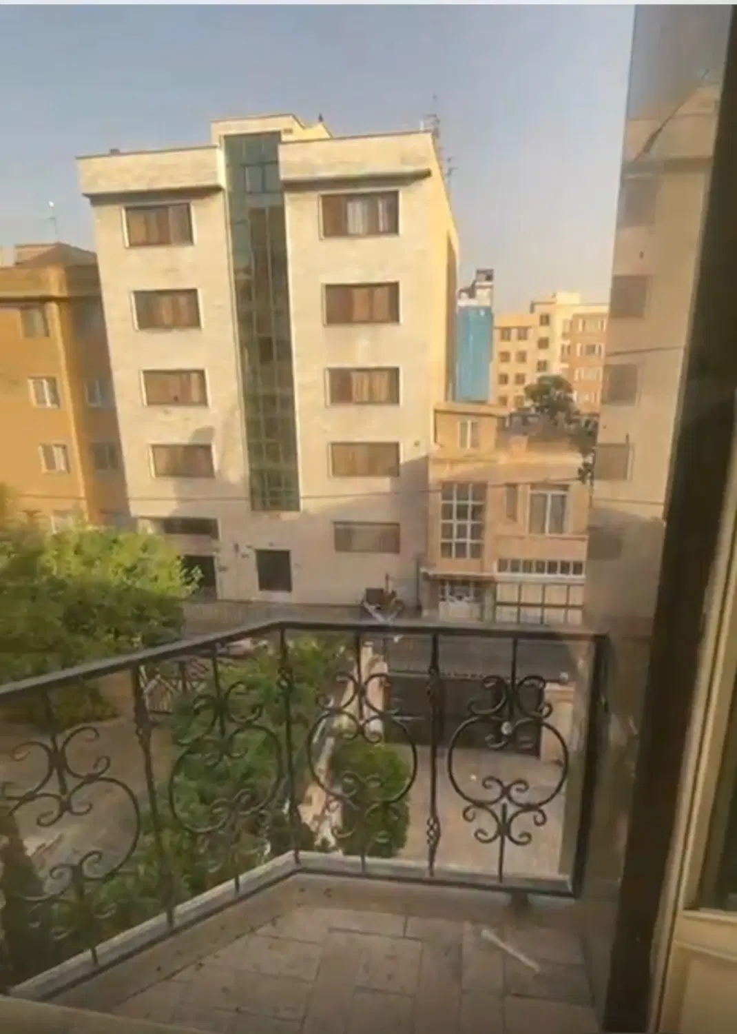 آپارتمان ۹۱ متره فاطمی سیندخت