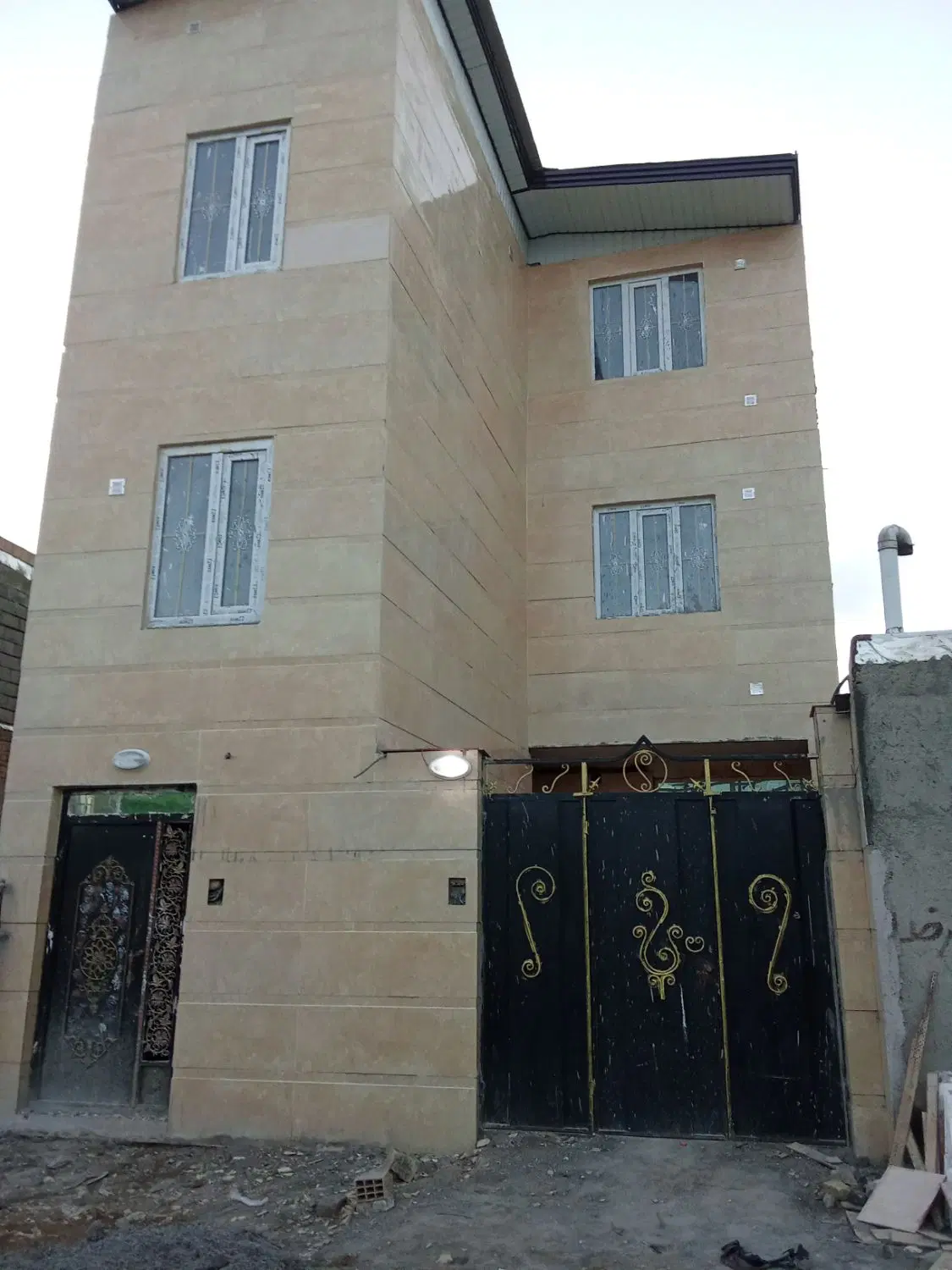 دیزج شهرک ولیعصر خانه راه جدا حیاط ماشین رو