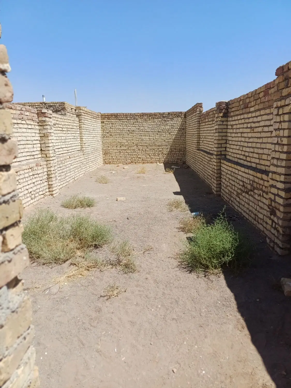 زمین چهاردیواری