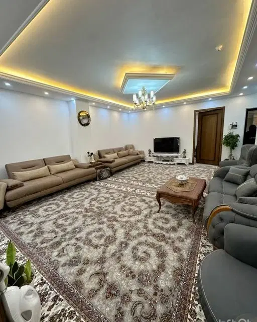 فروش ویلایی دوطبقه درب حیاط خ پاییز