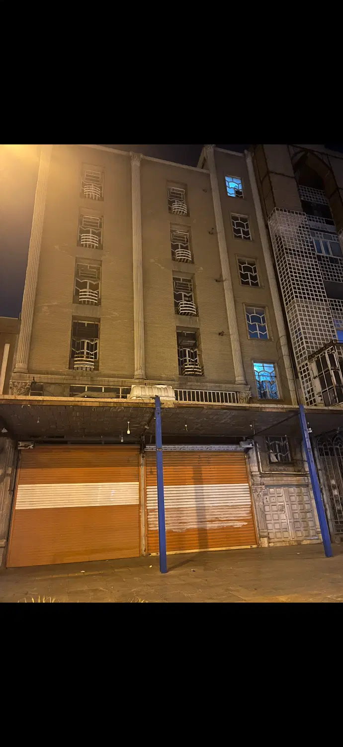 اجاره مغازه ۴۸ متری اصلی خ نادری بین ادم و گندمی