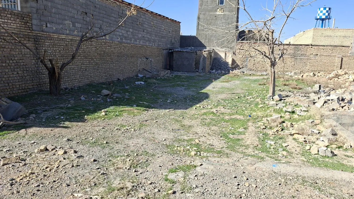 ۲۰۰ متر زمین اخر پنجتن و طبرسی برزش اباد