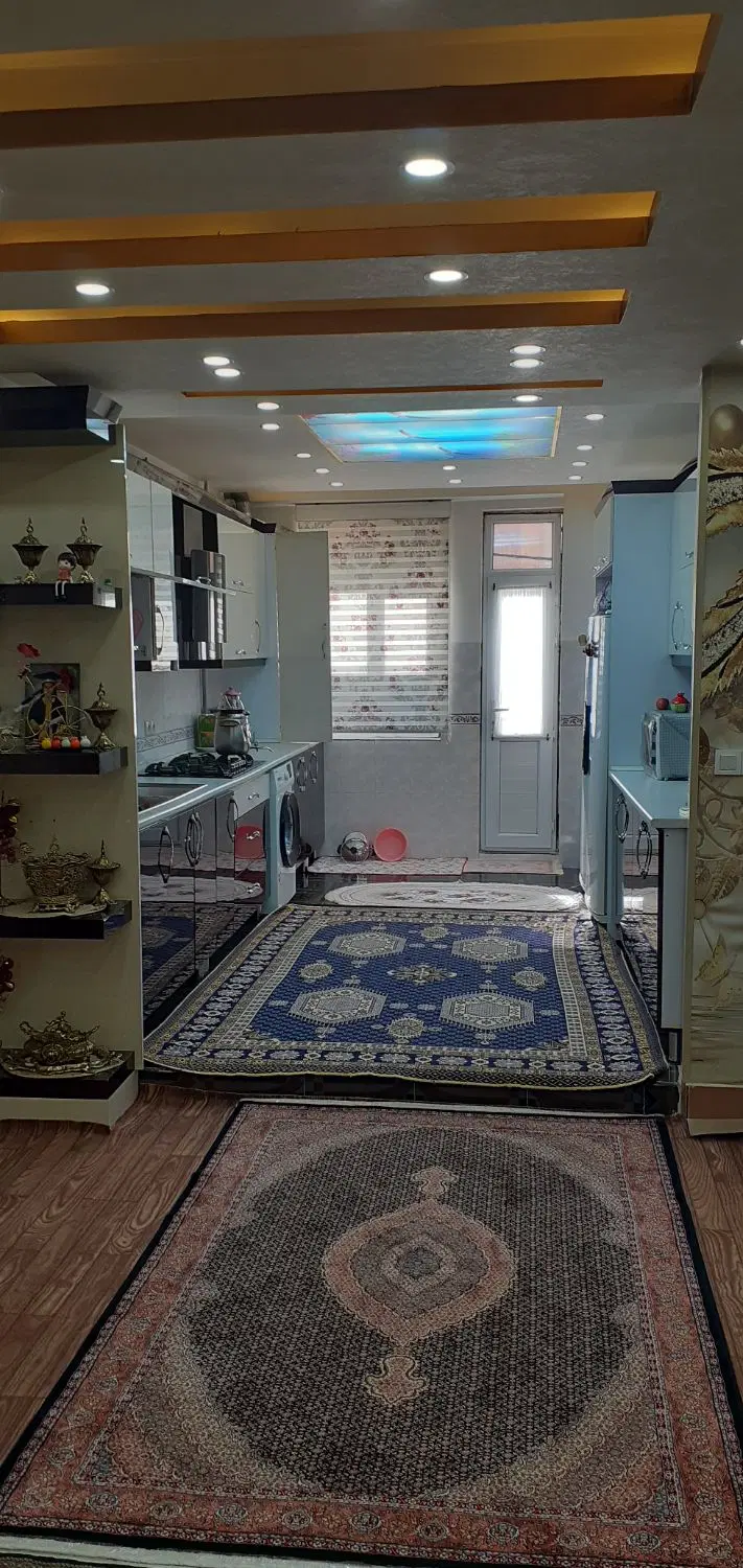 منزل مسکونی ۳طبقه دو سرویس راه جدا