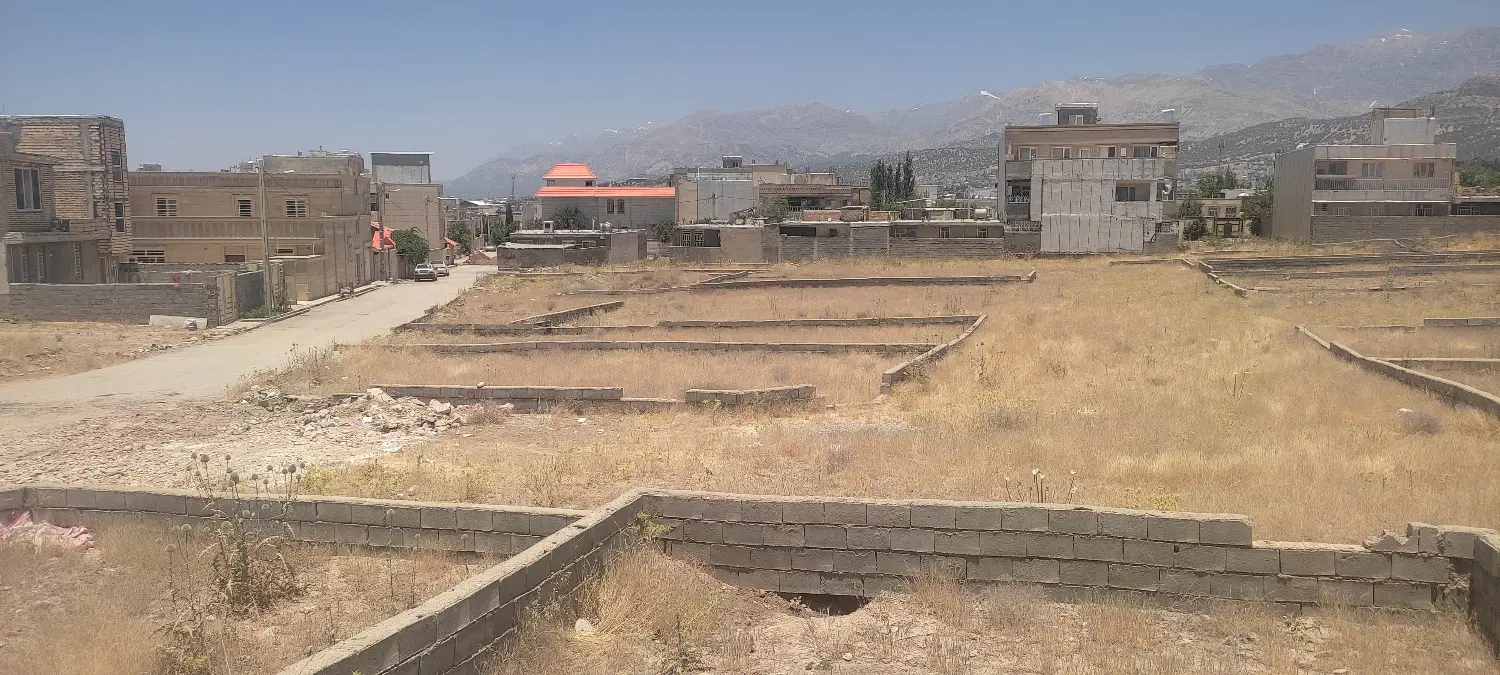 فروش زمین ۳نبش ۱۹۴متری دارای سندوپروانه درنجف آباد