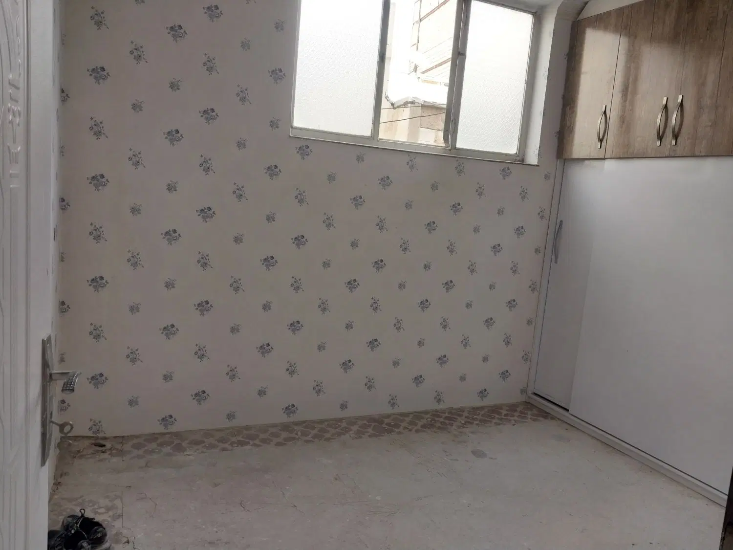 ساختمان 3 طبقه در چهاراه عباسی
