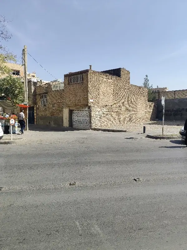 ویلایی دربست پلاک اول خیابان مولوی با ده متر عرض