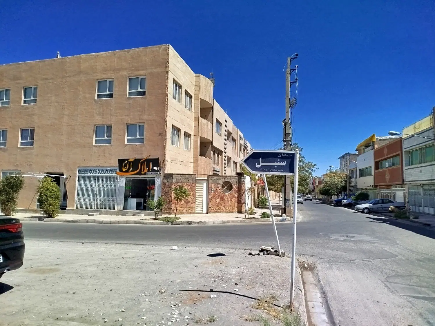 زمین موسوی ، جنوبی، ۱۶۰ متر
