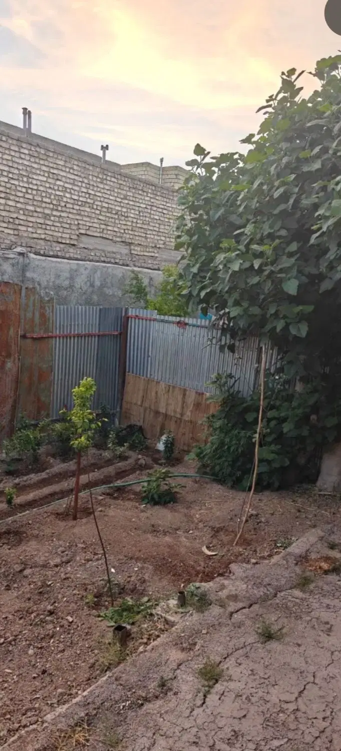 500 متر به فروش میرسه فقط برا ساختن مجتمع