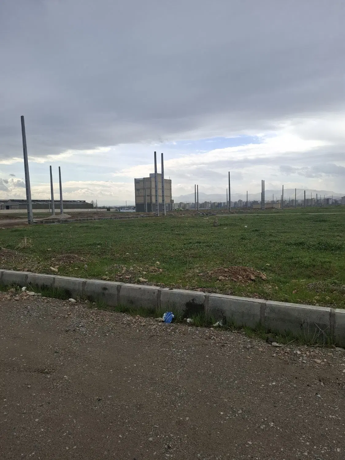 زمین شهرداری بهارستان زمزم