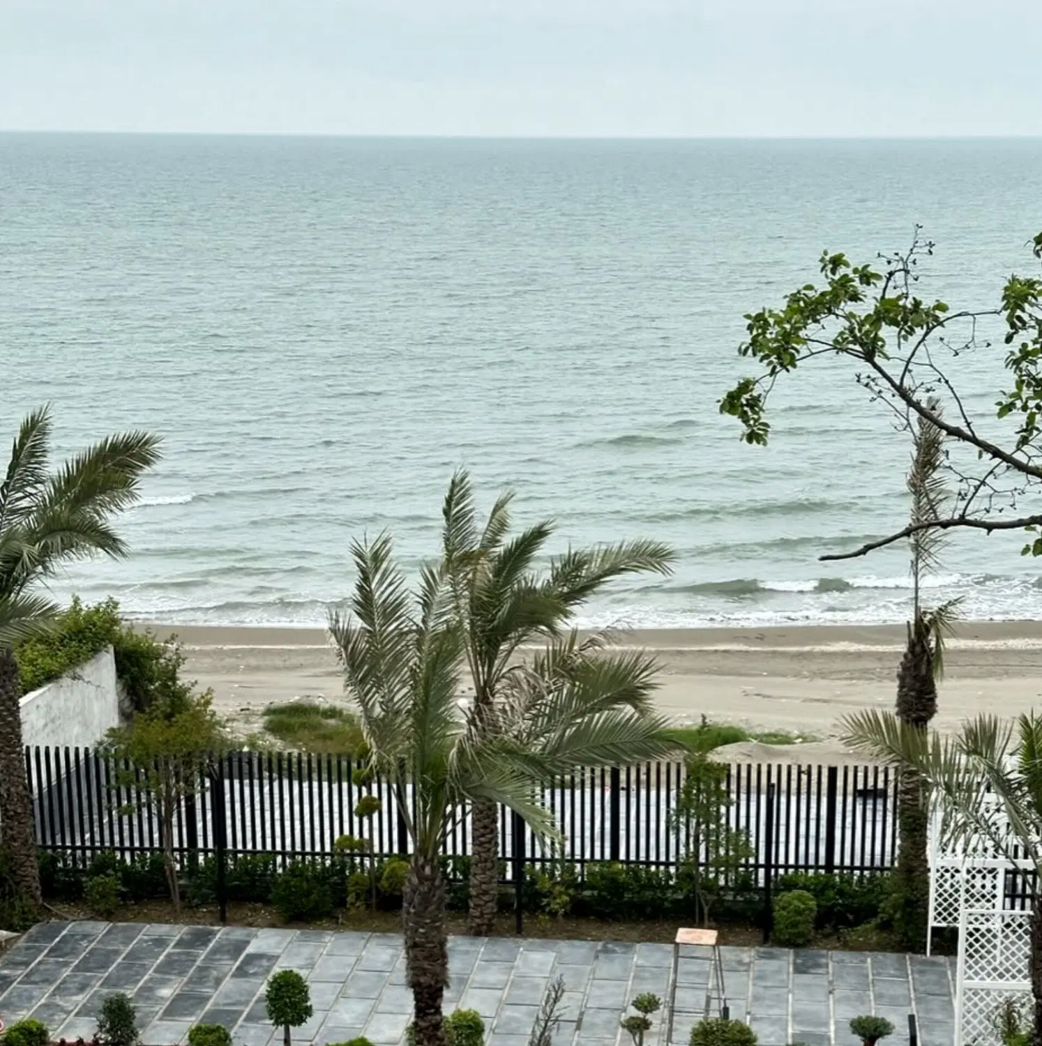 زمین زیرخاکی.پلاک یکه ساحل  قابل تفکیک به 2 قطعه