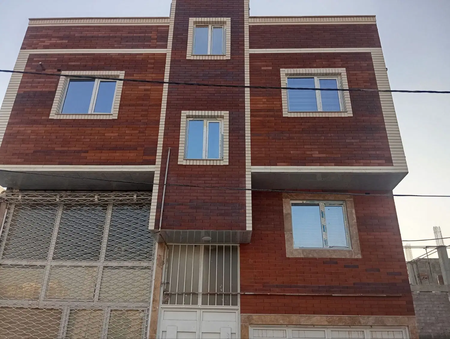 مغازه تجاری تجاری در فاز 3 خیابان 24متری