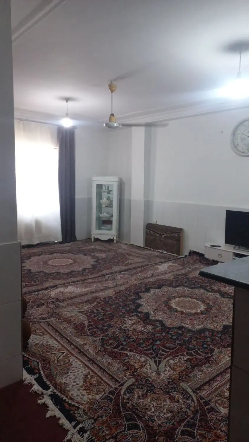 78متر طبقه یک حافظ