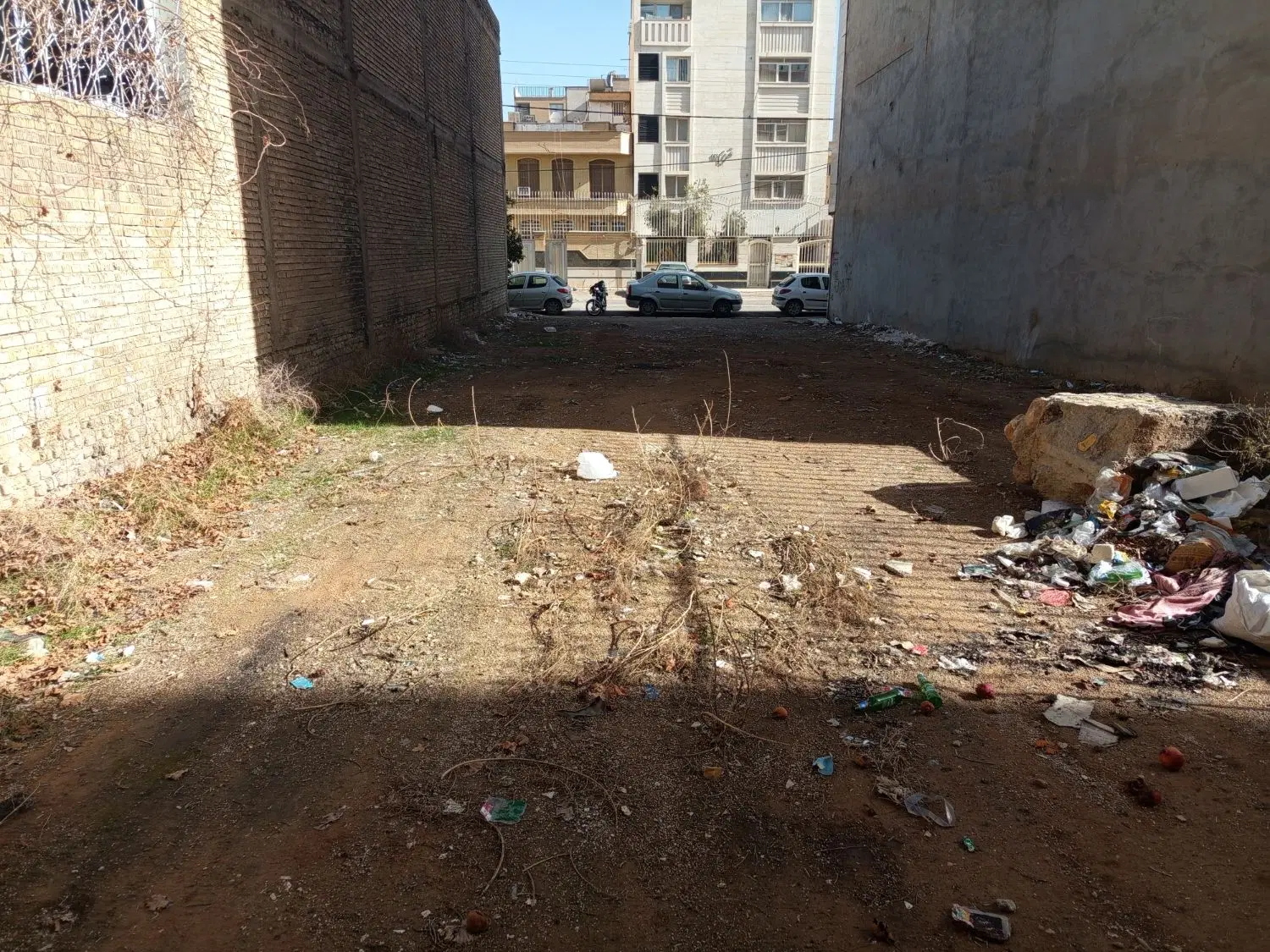 زمین خیابان پاییز