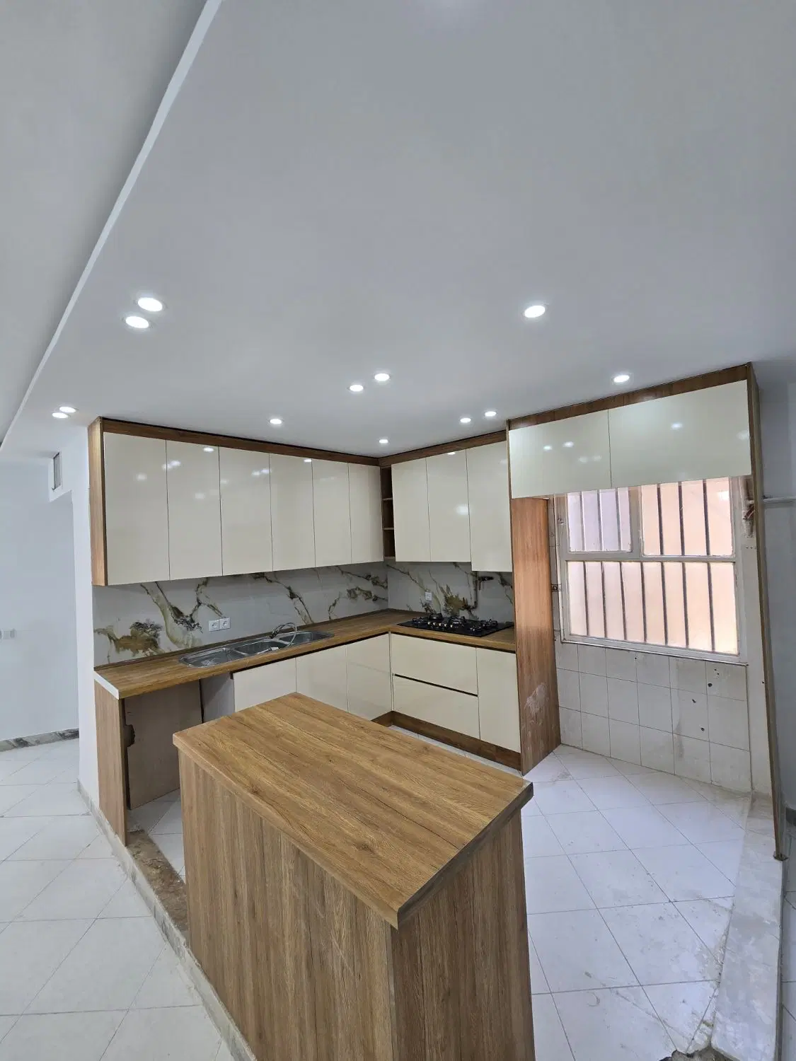 ۸۷مترسنددار فلکه دوم خیابان آزادی