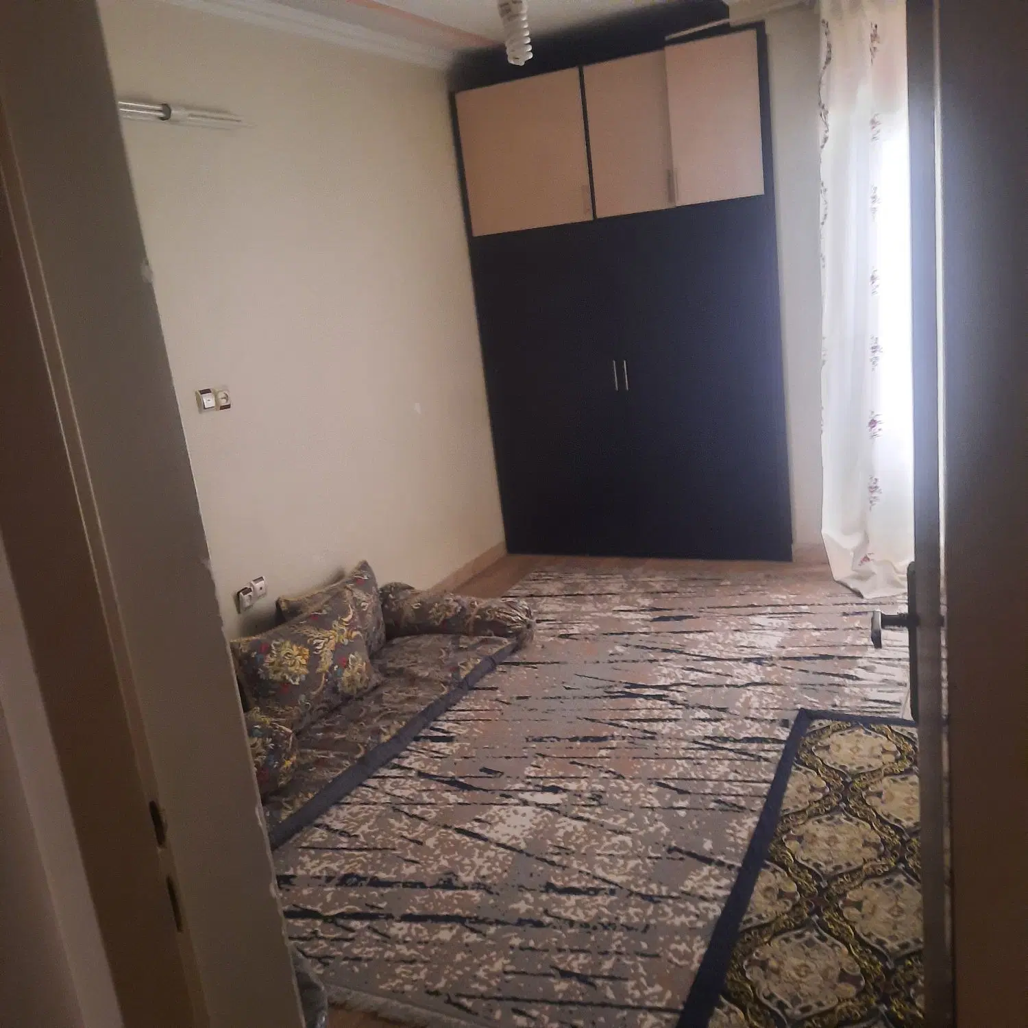 آپارتمان ۹۵ متری فروشی رو به روی هتل پارس