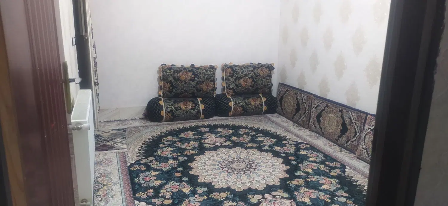 رهن و اجاره 95متری همکف 22بهمن